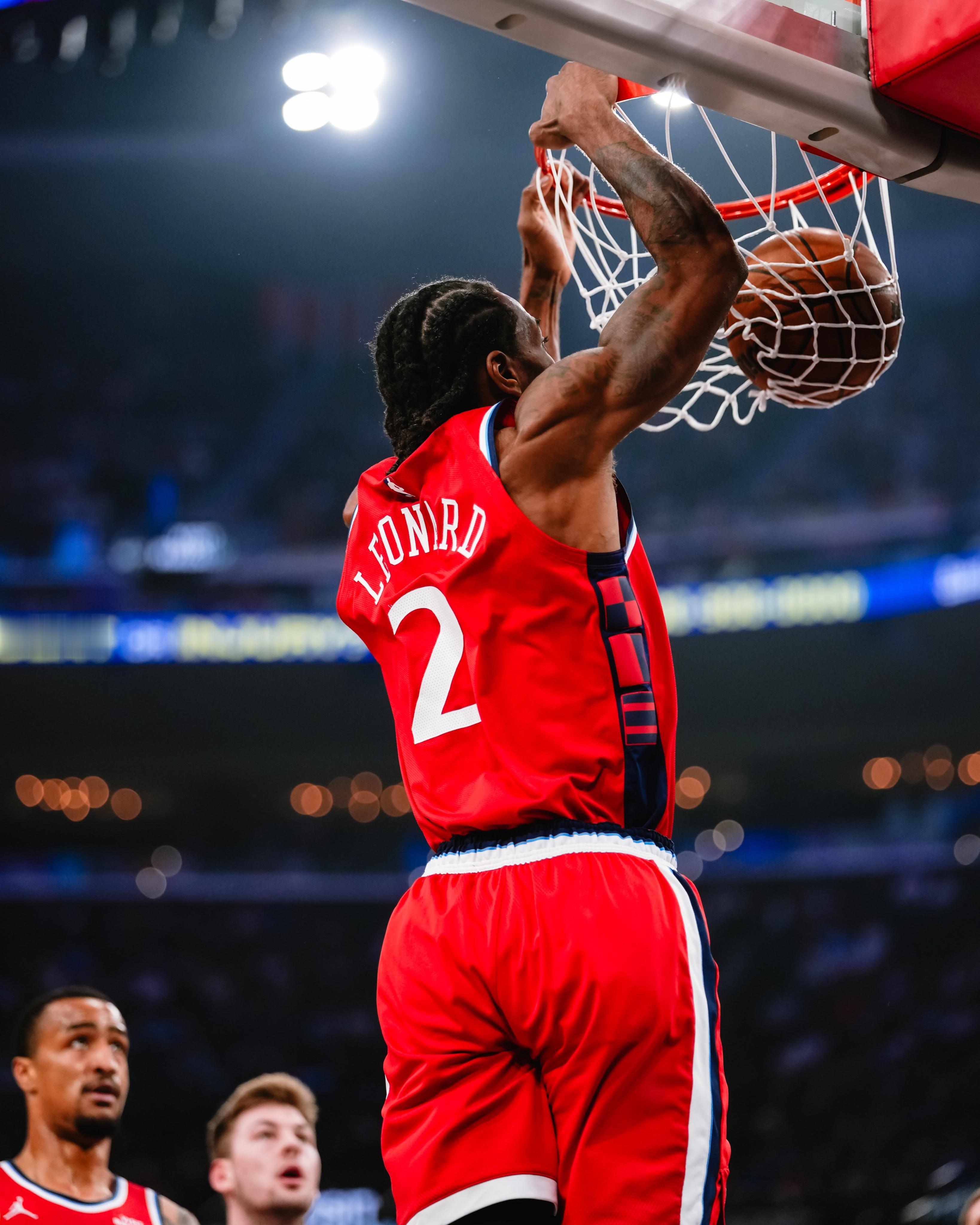 末节20分，全场平生涯第二高的45分，小卡把自己的战神模式延续到了2026年。快