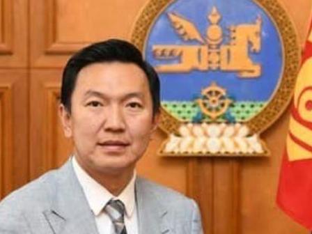 蒙古国38岁总理乌其拉勒上任不到5个月，反对党确实准备推动政府下台。但把这场危机
