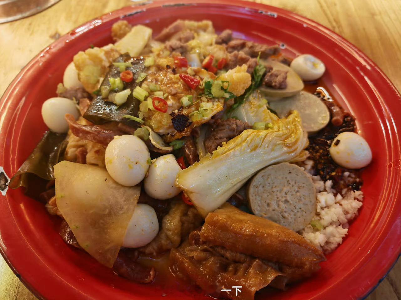 李小冉 你吃过麻辣拌吗我吃过，这玩意儿就是刺客，都没几个肉，花了我七十多，好在我