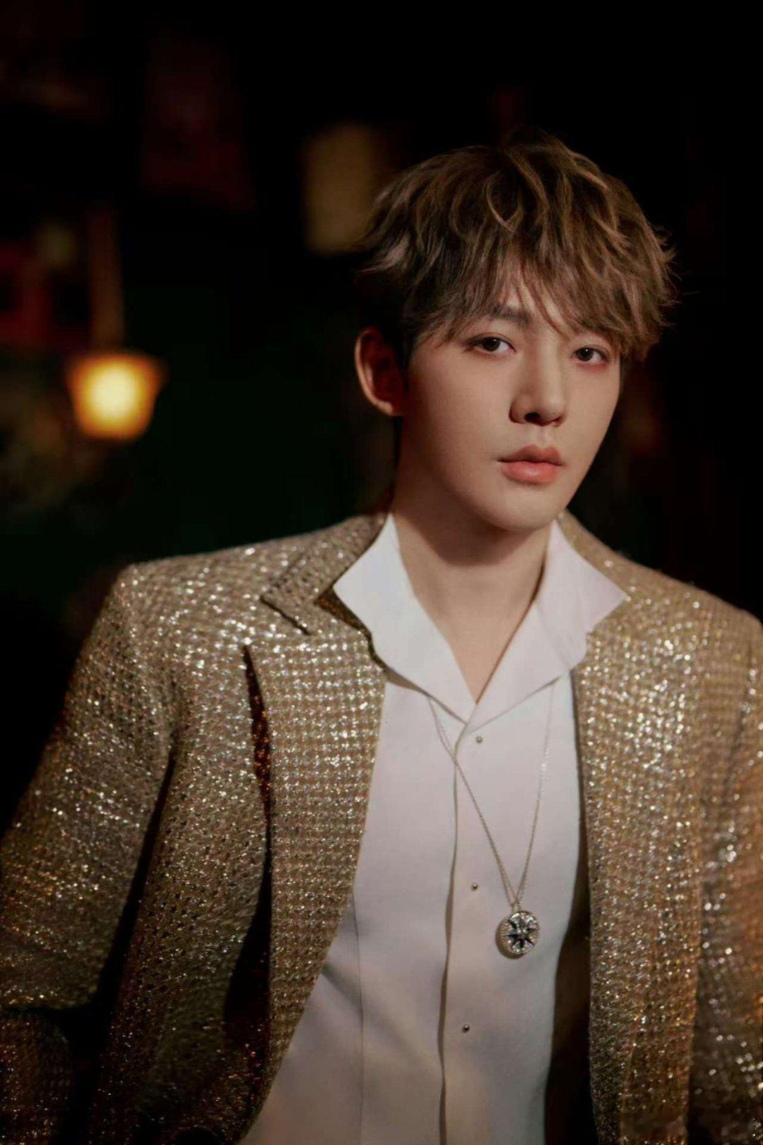 邓为鎏金西装邓为迪奥活动返图邓为迪奥活动返图，鎏金西装，