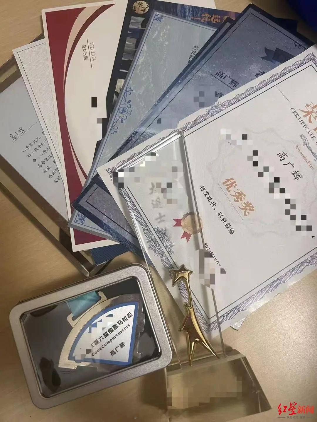 依法打官司吧，核心问题应该是工伤问题。32岁程序员猝死抢救仍被拉入工作群