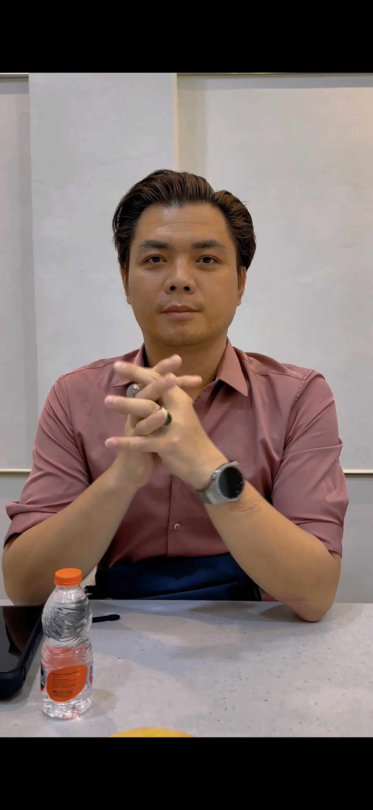 从年少时，很多人都说像，人到中年，于是发给豆包问问两次，豆包的解释也是这样。