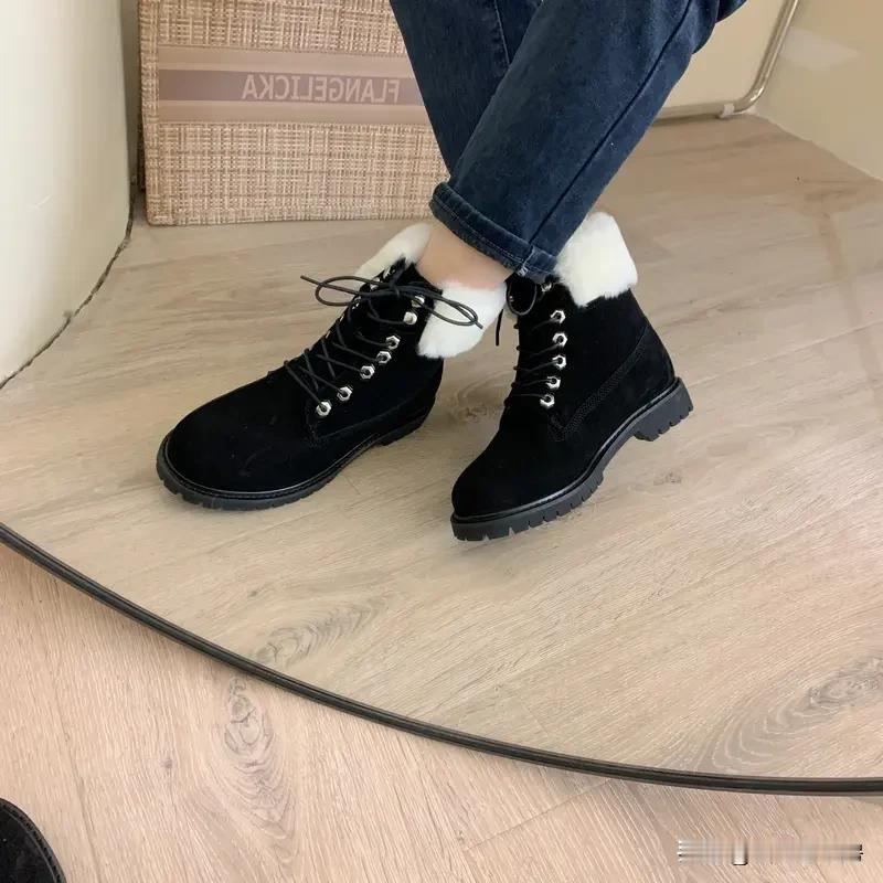 秋冬到了，选双保暖又时尚的鞋子太重要啦！我最近挖到几款宝藏鞋。
回力小旋风加绒款