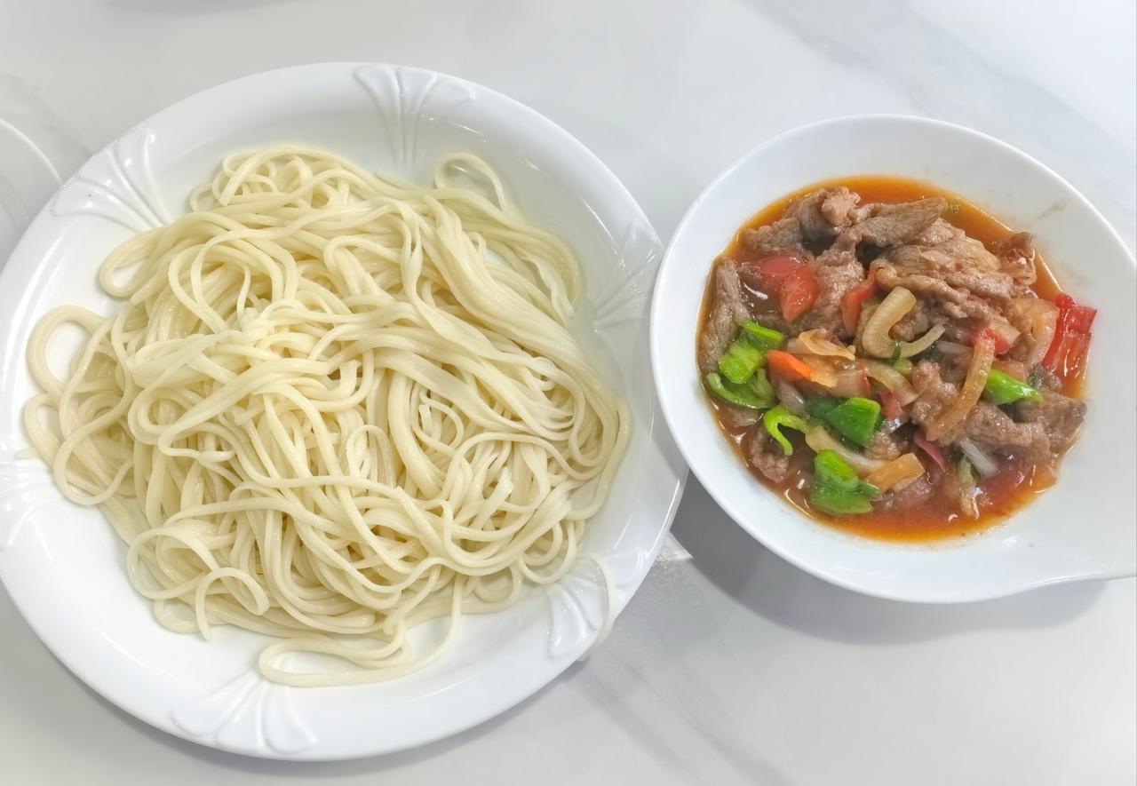 其实我是很爱吃托克逊拌面的，可是在乌鲁木齐多少年没有遇到一家地道的了。
