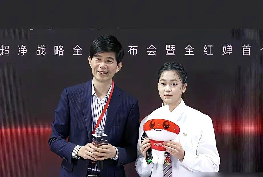 全红婵正和48公斤较劲。

东京夺冠时才38公斤，现在身高长了7厘米，体重也跟着