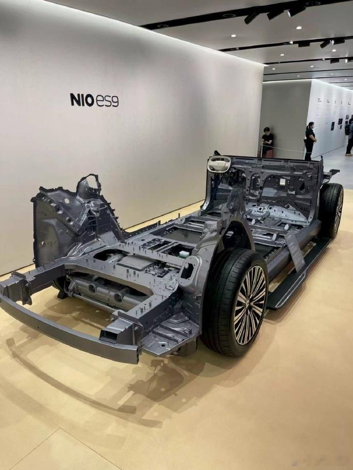 中国智能底盘引领全球 国产汽车品牌在体验上已经完全不输海外品牌。今年北京车展上，