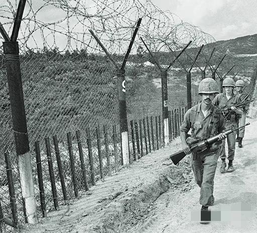 上个世纪60年代，驻扎在韩国的美军，总人数有6万左右，因为深陷越南战争，美军一度
