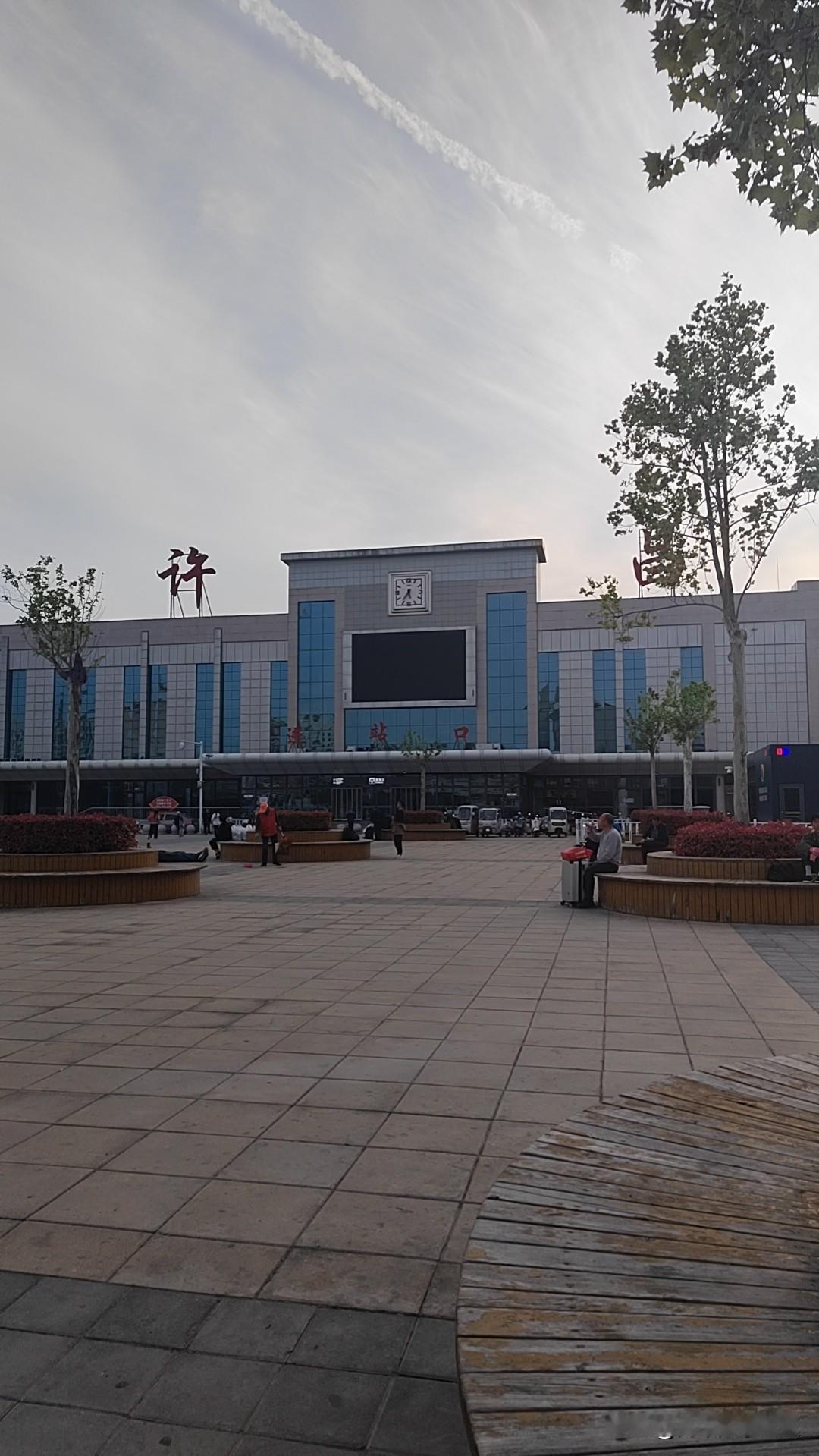 学校的很多制度，外人不理解！
        学校的有些制度，经常被外面的人指指