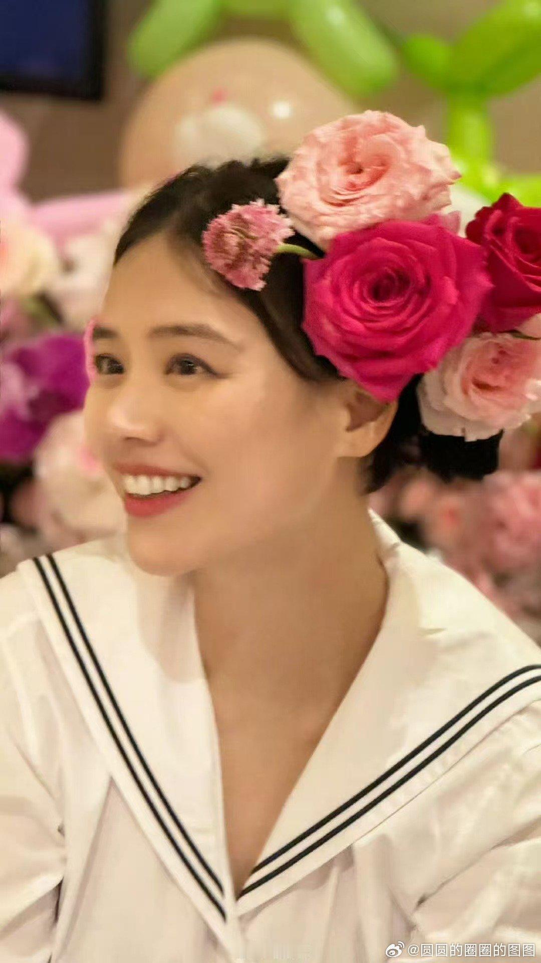 . 马思纯云南非遗簪花造型马思纯云南簪花造型 每一帧都像画里走出来的，太养眼了！