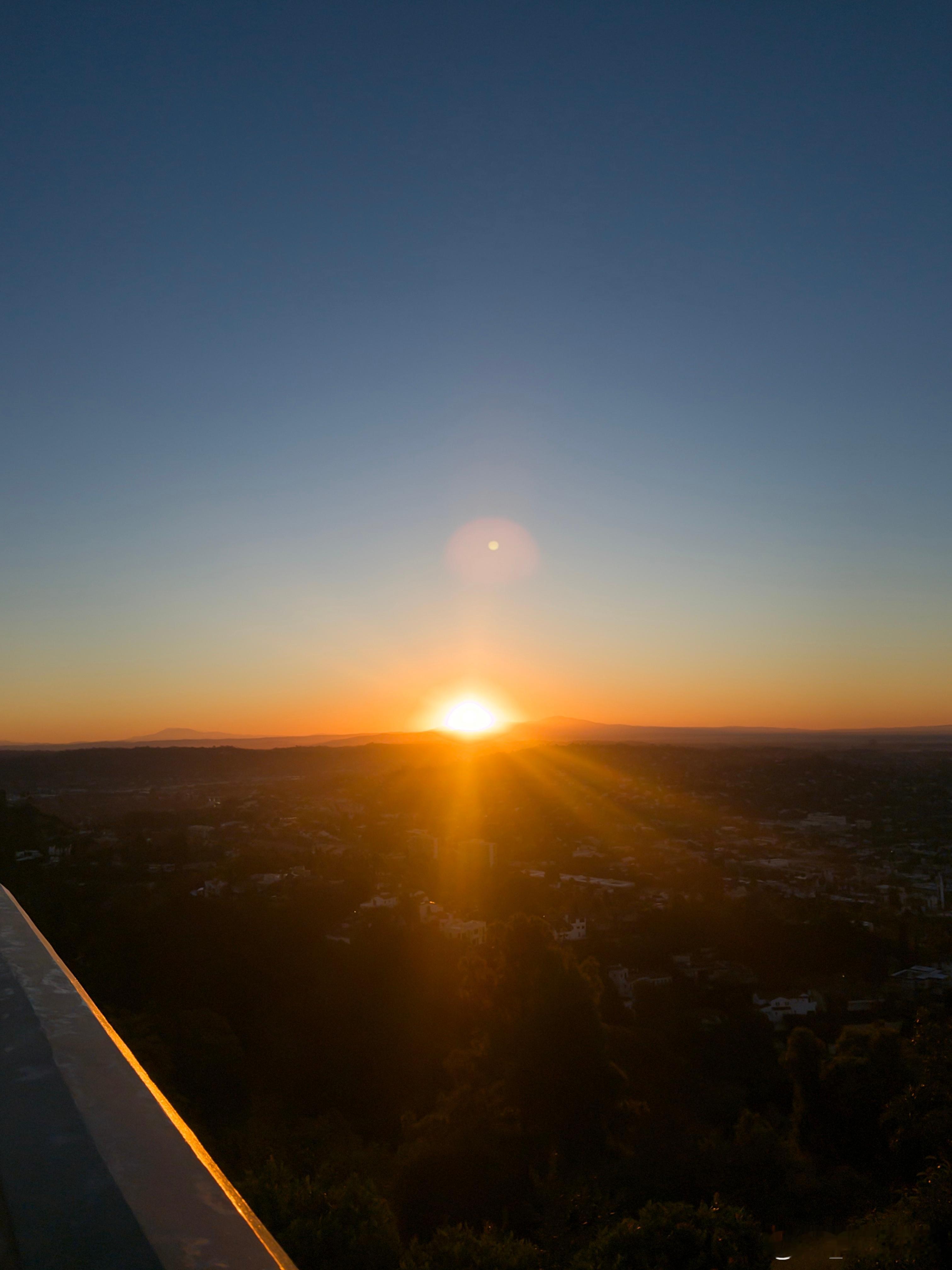 【回国的前几天】p1-3看完日出去吃比伯夫妇最爱的brunchp4-6跟朋友去商