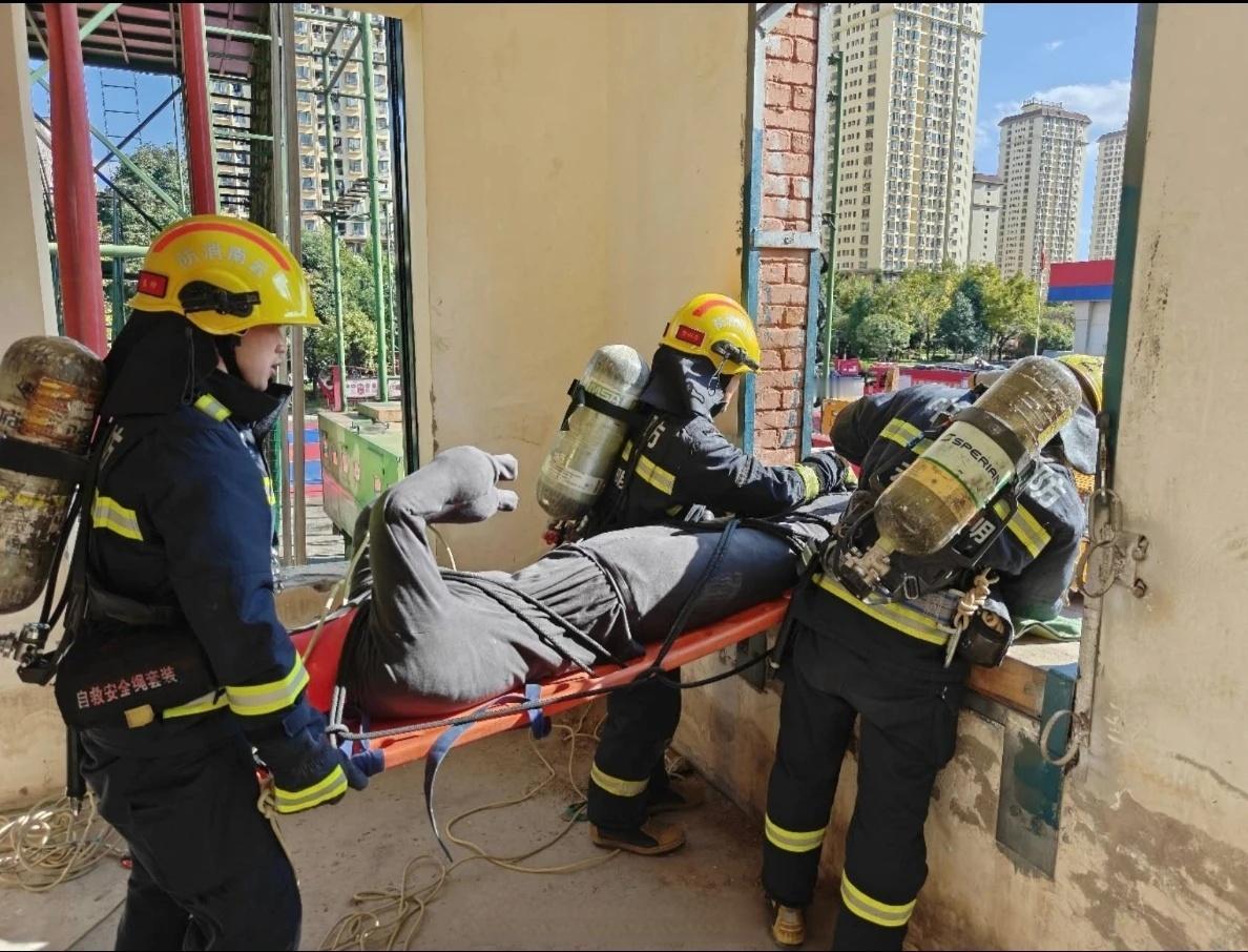 【马上五华福满年 | 春节我在岗·消防指战员：用坚守守护万家团圆】警笛声划破天际