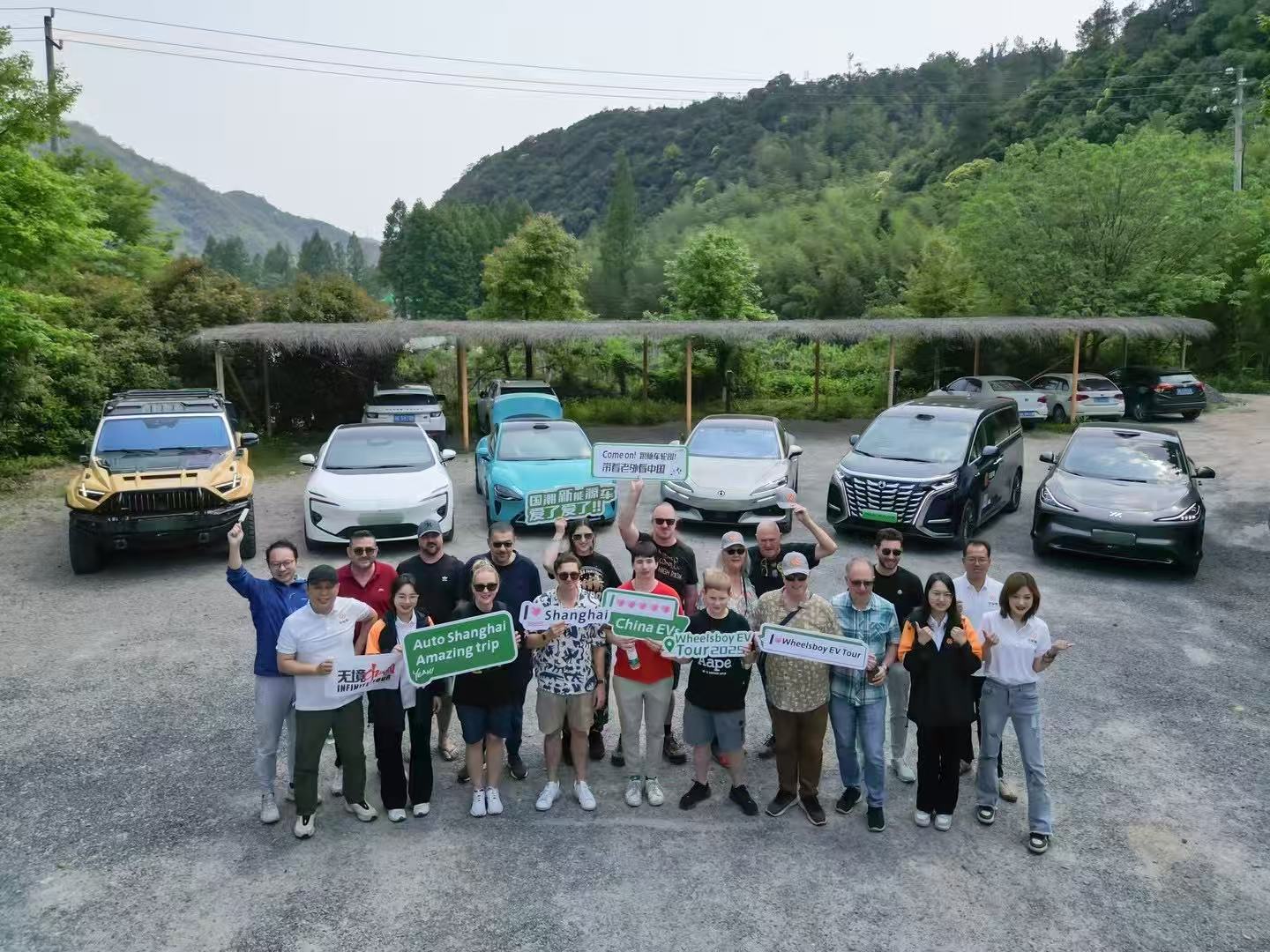 车轮哥带着所有粉丝在莫干山自驾跑山，每人跑了三轮盘山路，还不够过瘾。 ...