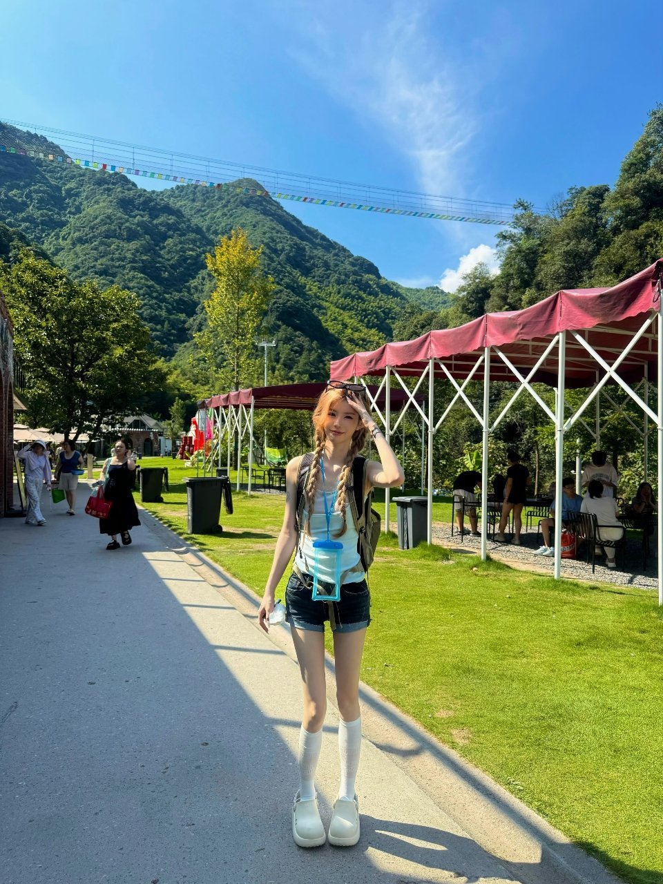 思慕社字母 “有些爱像候鸟，注定要飞越整个冬天才能证明温暖。可它们回来时，往往已
