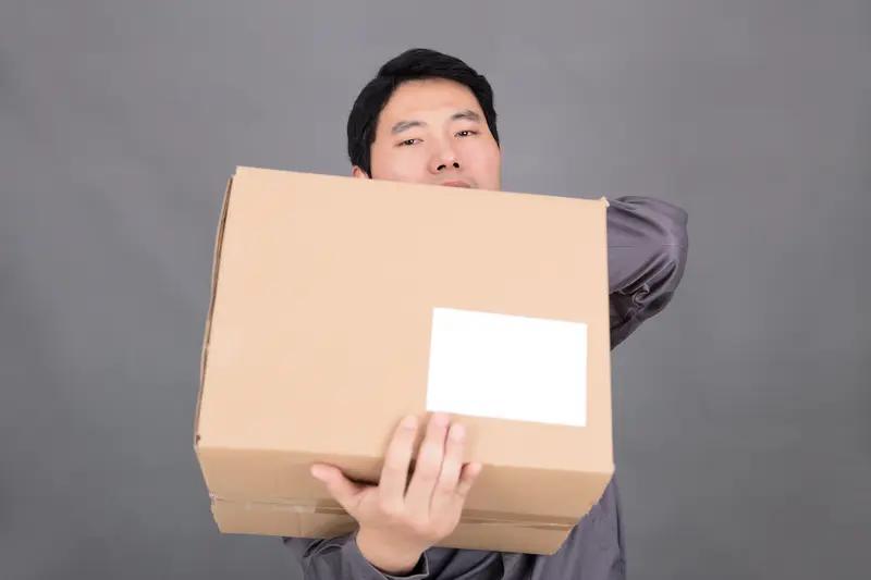 我不会笑话吃完饭打包的人，相反，我十分尊重。曾和爷爷奶奶去饭店聚餐，饭后剩了不少