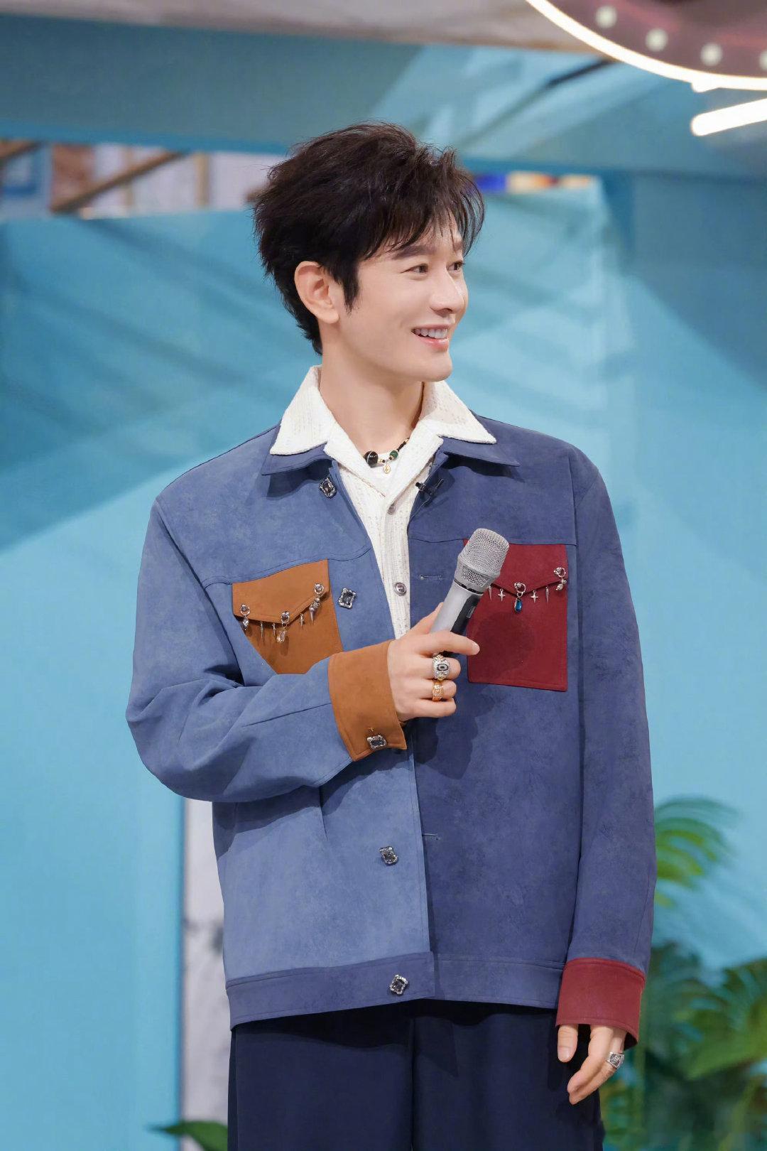 黄晓明绕口令像嘴里打了一段BBOX你好星期六你好星期六这段我循环看好几遍，晓明哥