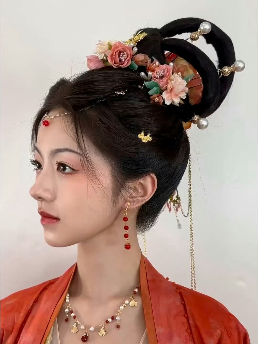 “太平公主和武则天不仅在长相上相似，性格和野心也特别像，这也是武则天格外宠爱她的