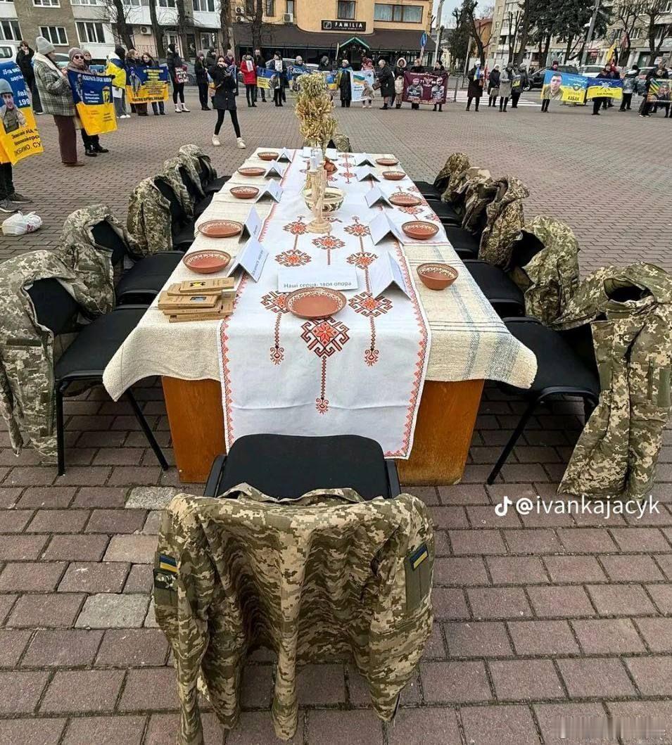 乌克兰的圣诞餐桌图源：Euromaidan Press俄乌局势新进展中方回应乌克