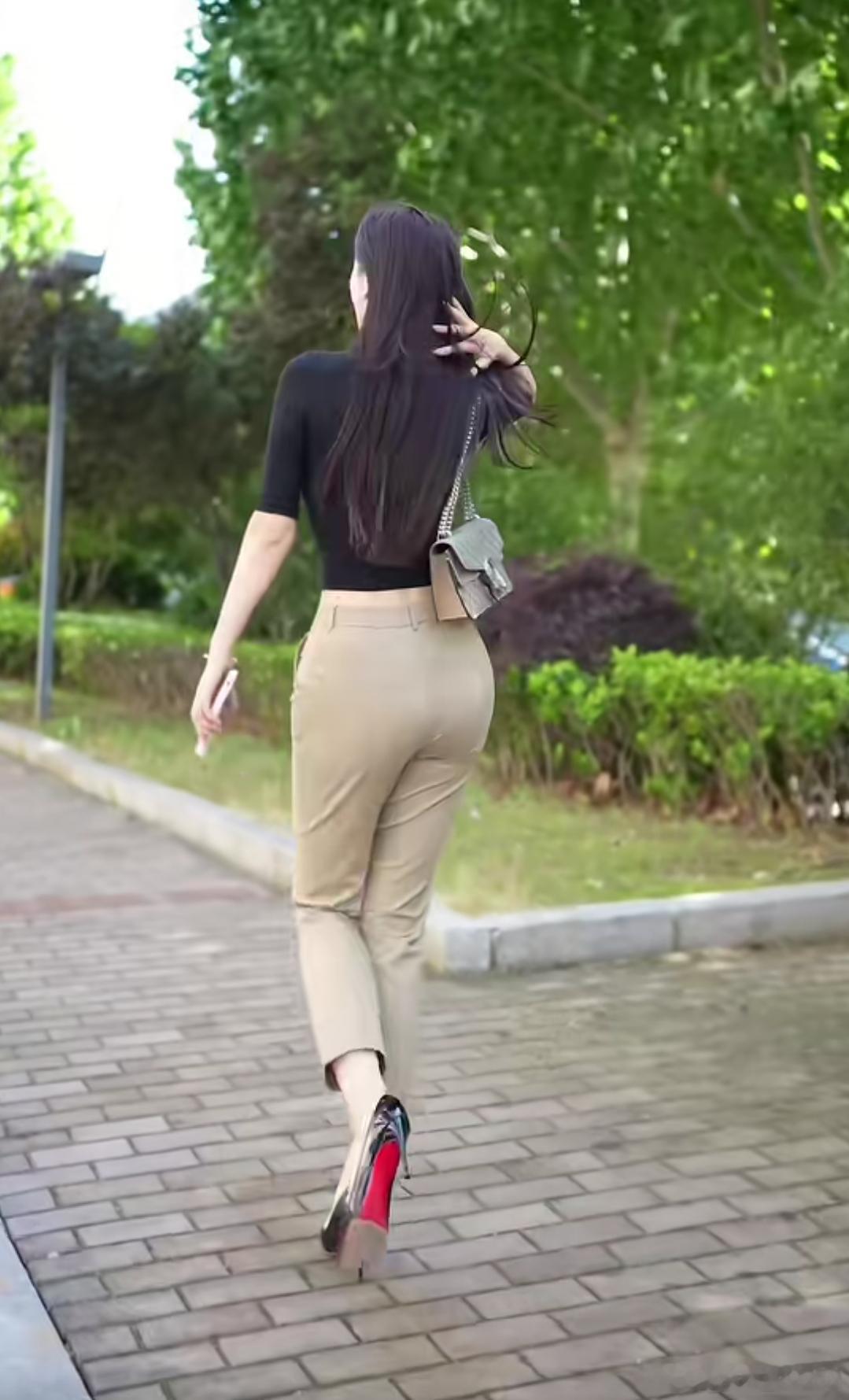 洋洋高锐～夏……梦◎一条小路对……我产生了依依不舍◎悦耳……的是百鸟婉转◎赏心…