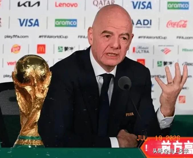 国际足联这回坐不住了。
不是因为英格兰6:4法国的季军争夺战踢成了没有防守的进球