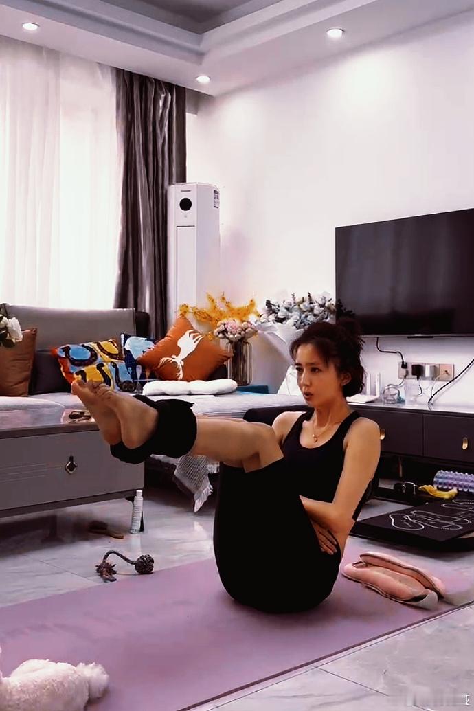 #佟丽娅分享无臂训练plog#佟丽娅以无臂训练 plog 展现了她的顽强意志，这