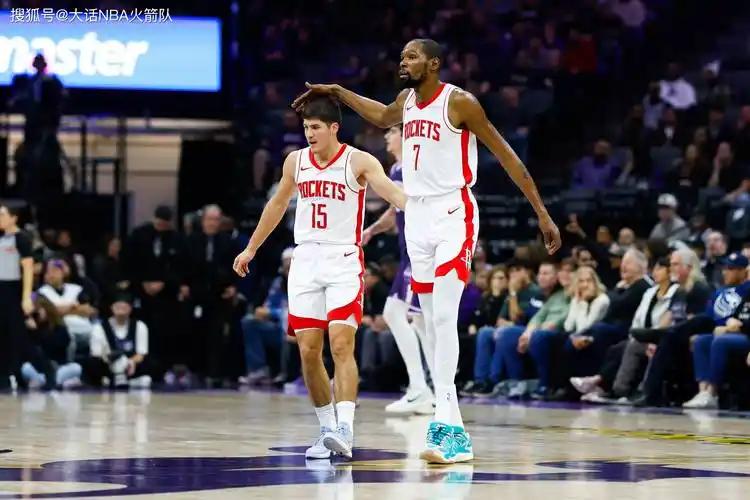 火箭的这个赛季，在没破坏火全队化学反应的情况下，杜兰特的加盟相当于加强了格林的作