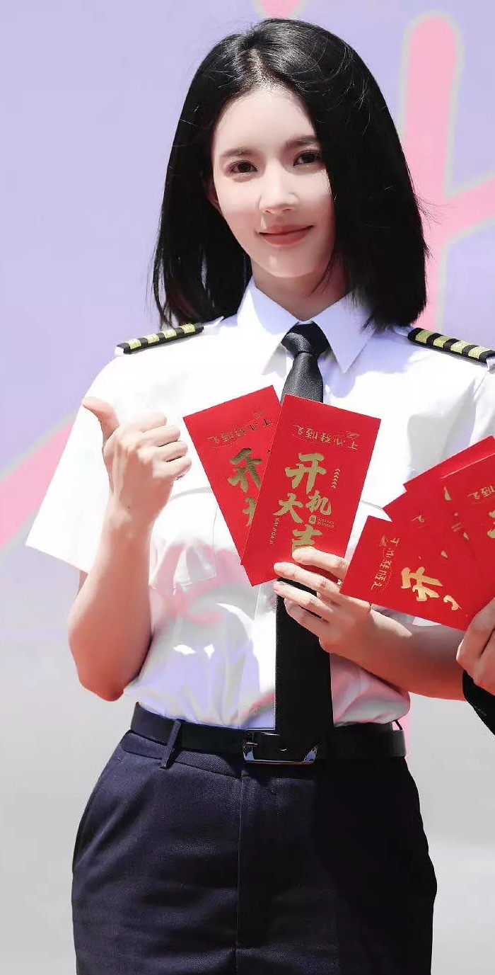 “小金晨” or “小赵露思” ​​​