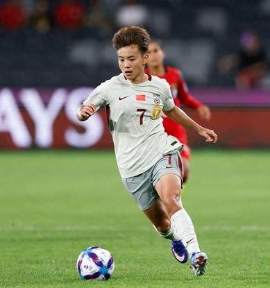 王霜助攻，邵子钦破门，1-0！
      急，一球难求，中国女足得势不得分，8