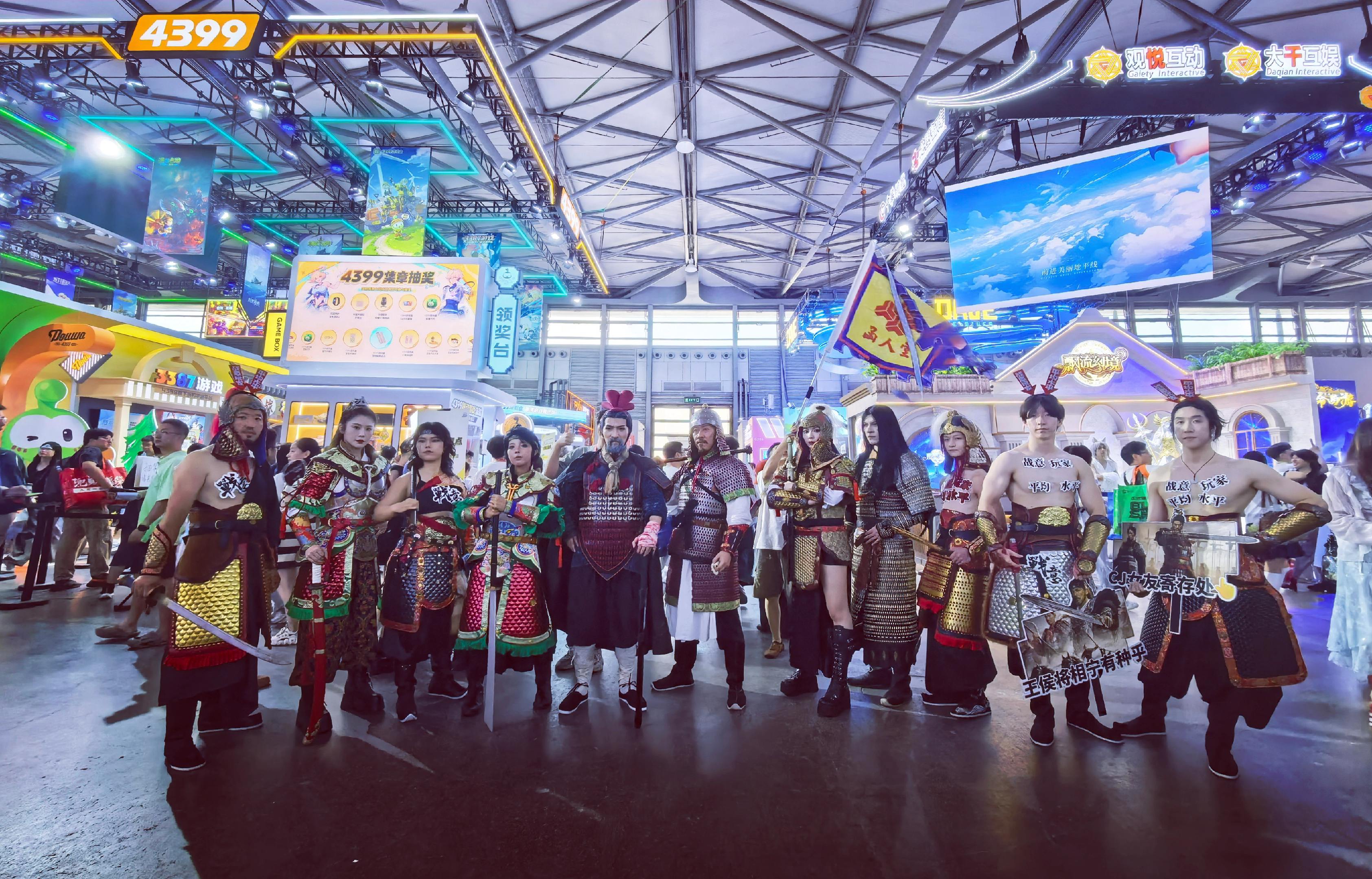chinajoy2025。幸好躲过了今天，昨天展商日虽然人多但起码还有地方拍照