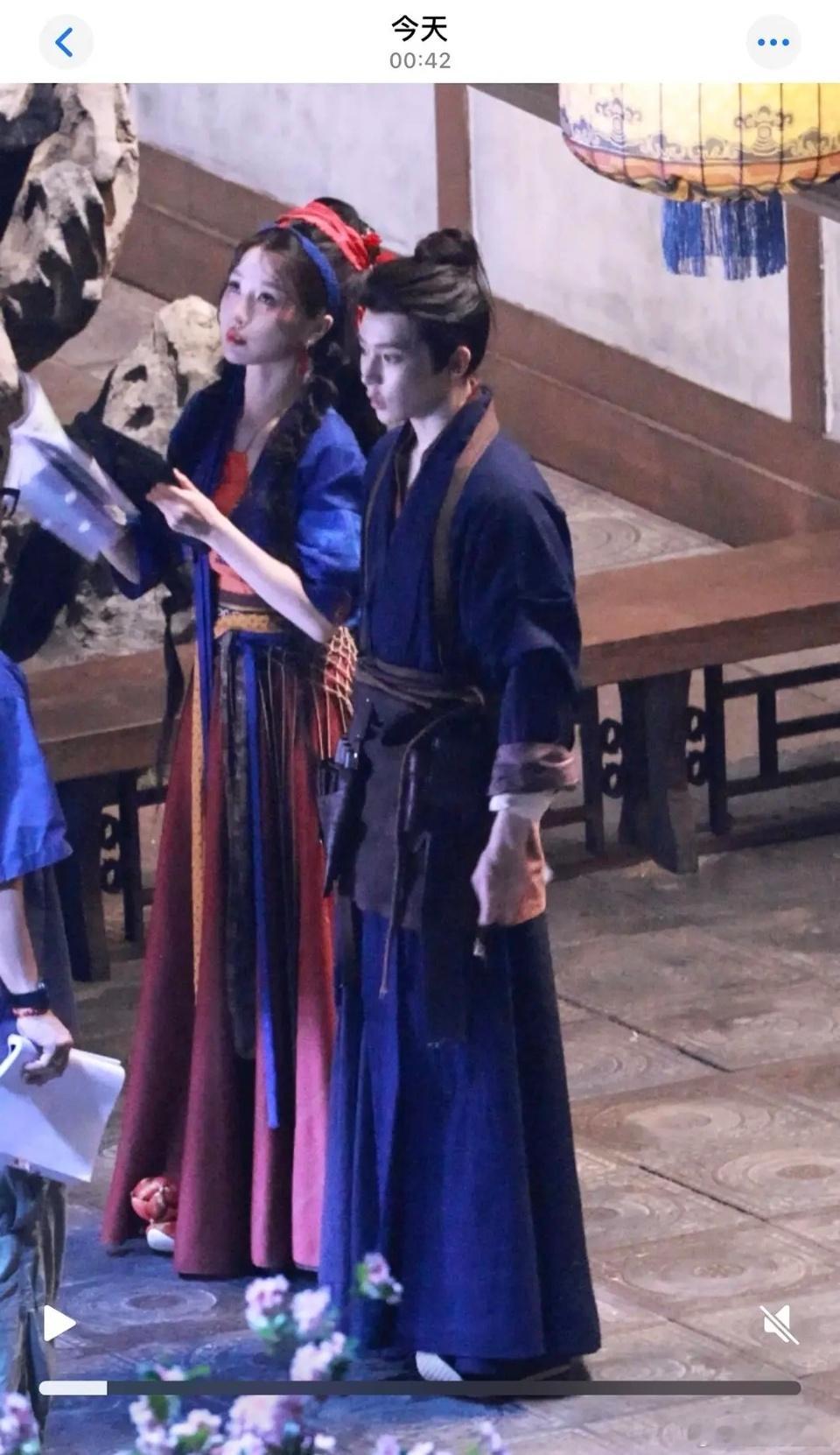 侯明昊是不是和虞书欣差不多高？穿这么厚的鞋才比虞书欣高一点