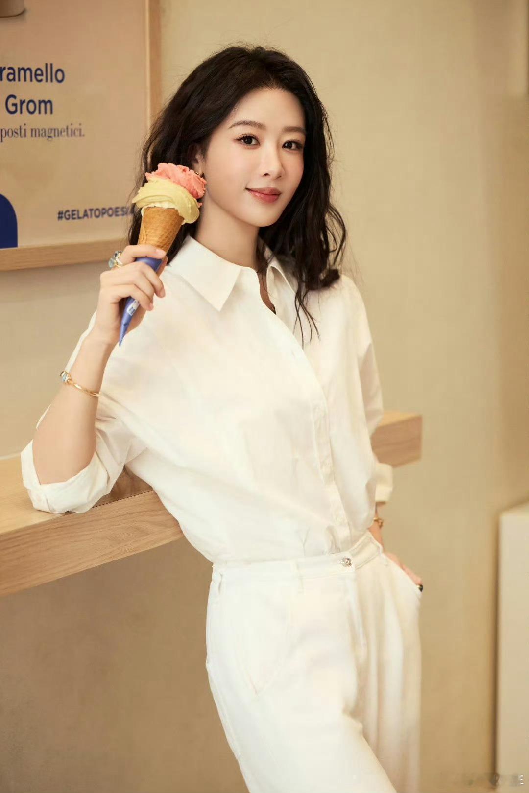 杨紫收藏生活里闪闪发光的点滴美好 平凡日常也有万般惊喜，杨紫用心感受周遭，把点滴