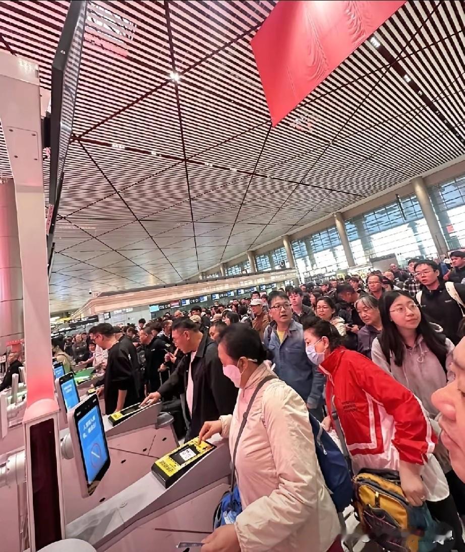 你们喜欢去哪里过冬？

    前天开始，哈尔滨机场安检排队严重，安检小哥表示，