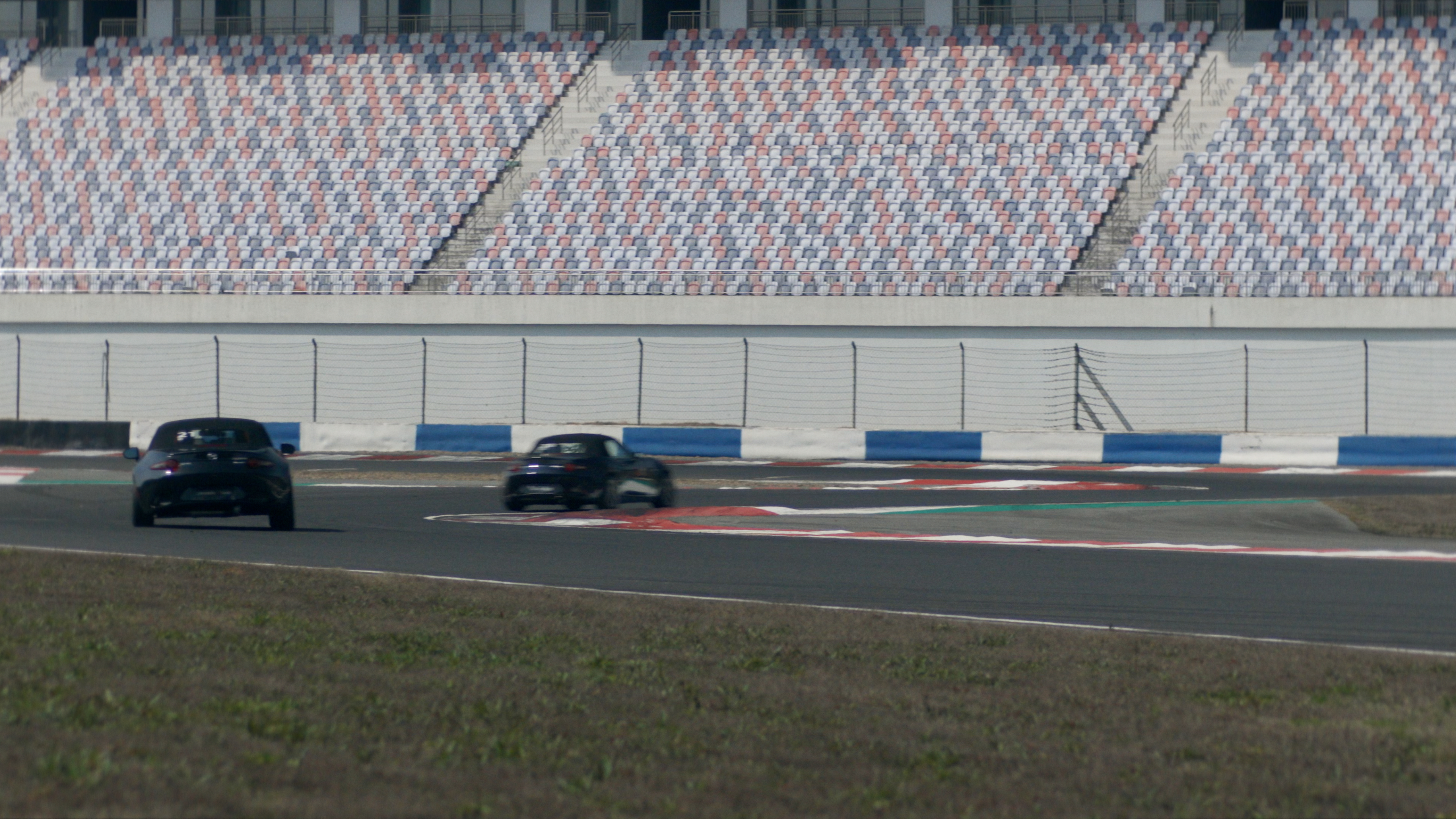 早上去宁波国际赛道拍了会儿片！是一帮上海车友的包场赛道日，氛围很是不错！我与汽车