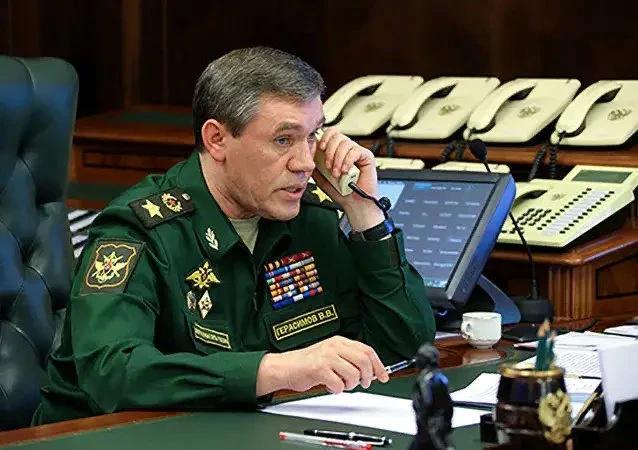 突然发现，俄军总参谋长格拉西莫夫很久没有露面了，上次短暂露面辟谣以后，又有近两个