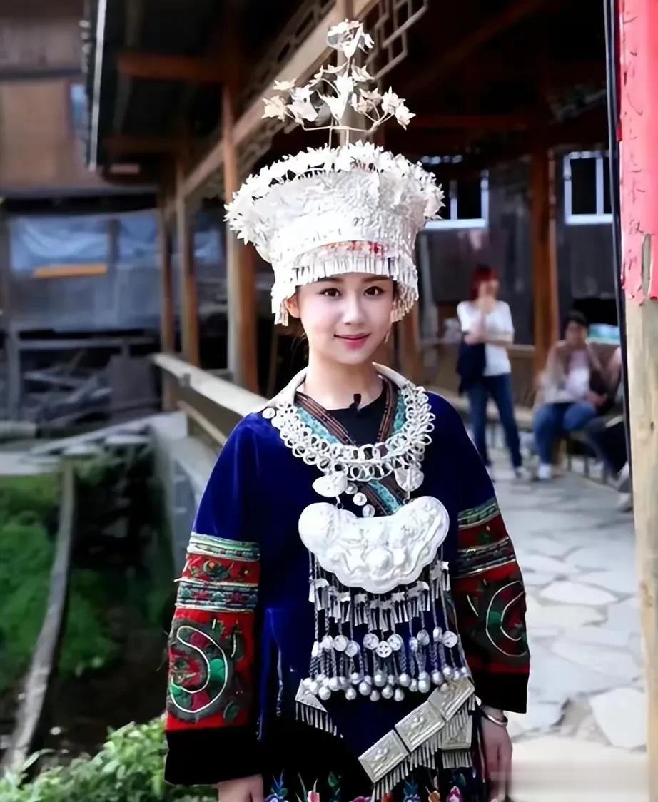 同样是穿名族服饰，赵丽颖和杨紫，谁更美呢？