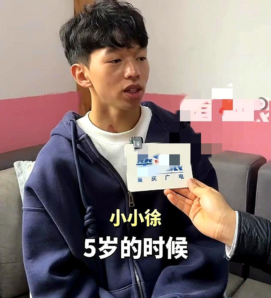 二十来岁的人，能把“不恨”两个字说得这么轻巧，确实少见。
小小徐的生母在她5岁那