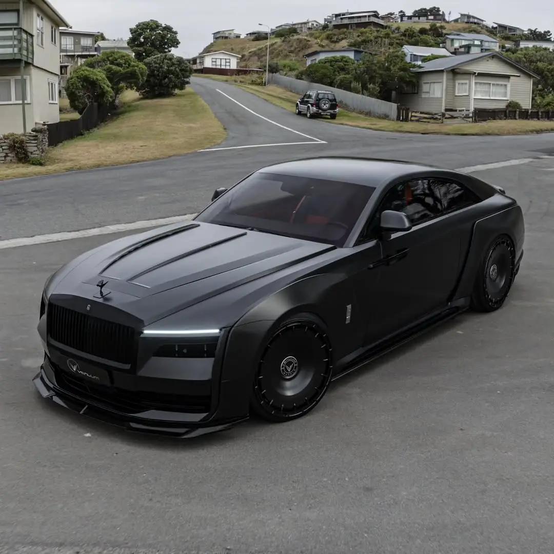 据说这是劳斯莱斯首款纯电车型Spectre（幽灵），很喜欢，尤其是它优雅的线条勾