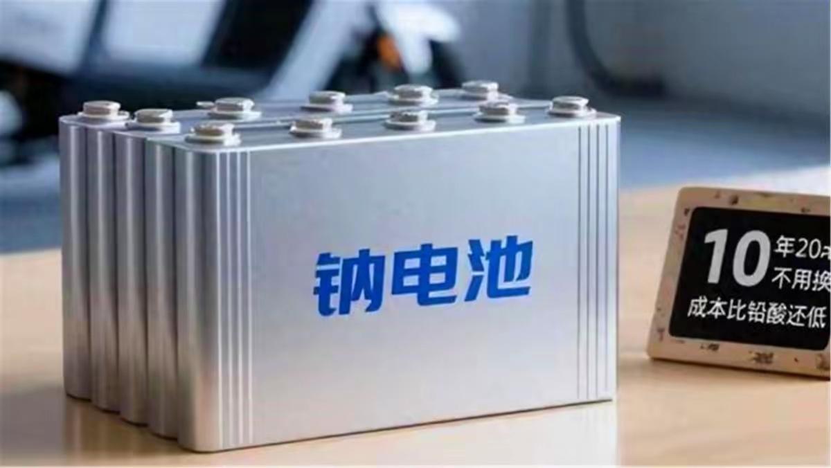 1. 问界M6谍照曝光 首搭钠离子电池组：问界M6全伪装谍照曝光，2026年上市