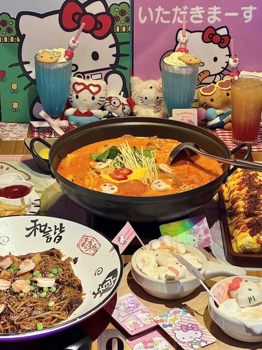 春天限定Hello Kitty主题韩料🎀可爱晕了 ！！