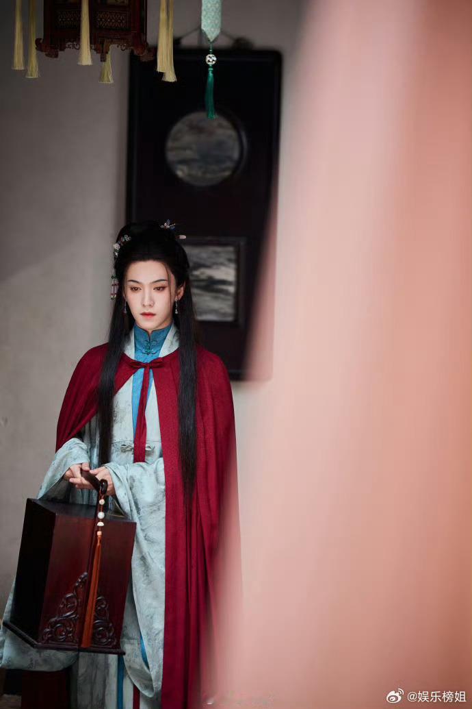 马闻远男扮女装马闻远在热播剧《》中挑战男扮女装，饰演一位与女主有私情却被唤作“姘
