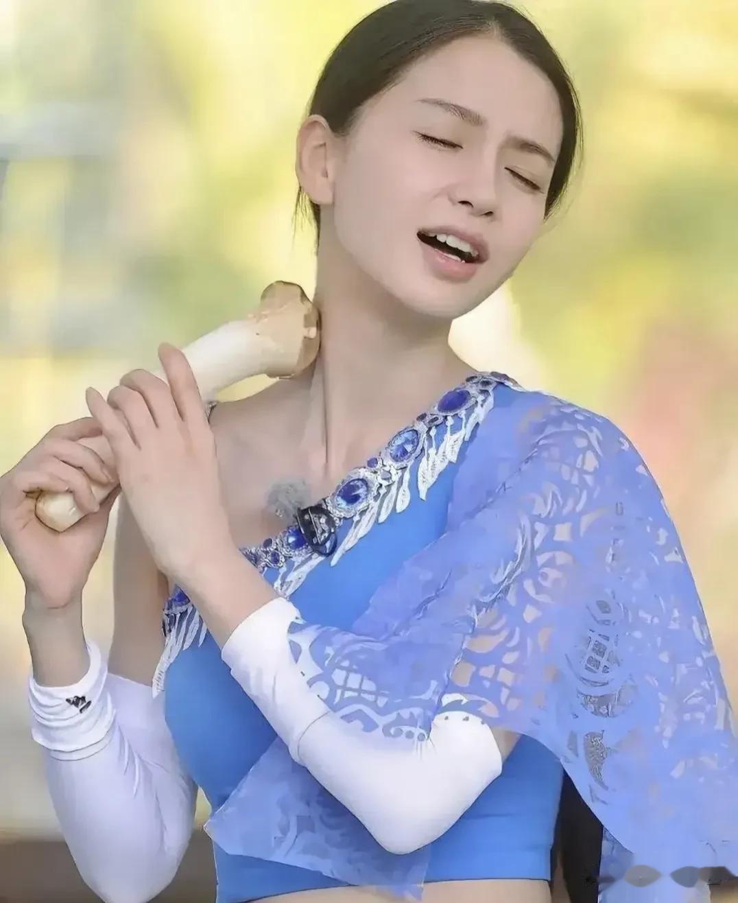 其实杨颖性格很好的，作为大明星，他并没有高高在上摆架子，很平易近人，上综艺人也是