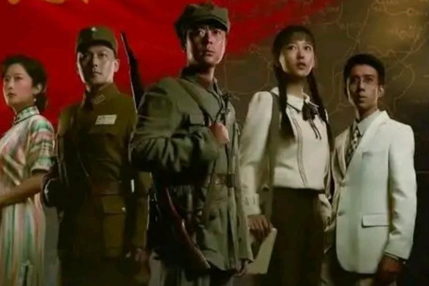 央视热播剧《九个弹孔》里的邓向群真的太让人敬佩了！她摆脱封建家庭束缚，不愿意嫁给