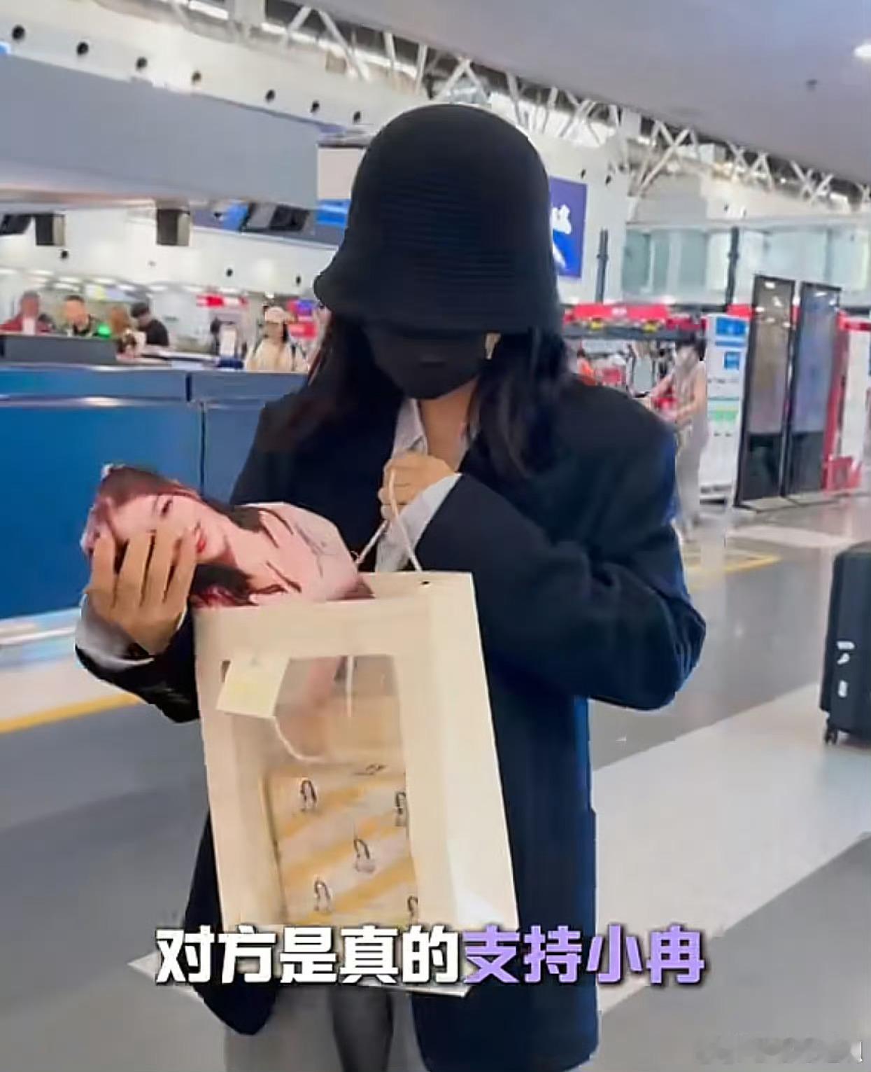 谢娜 谢谢你支持小冉就这里看这份友谊挺难得的，祝两位姐姐友谊长存 