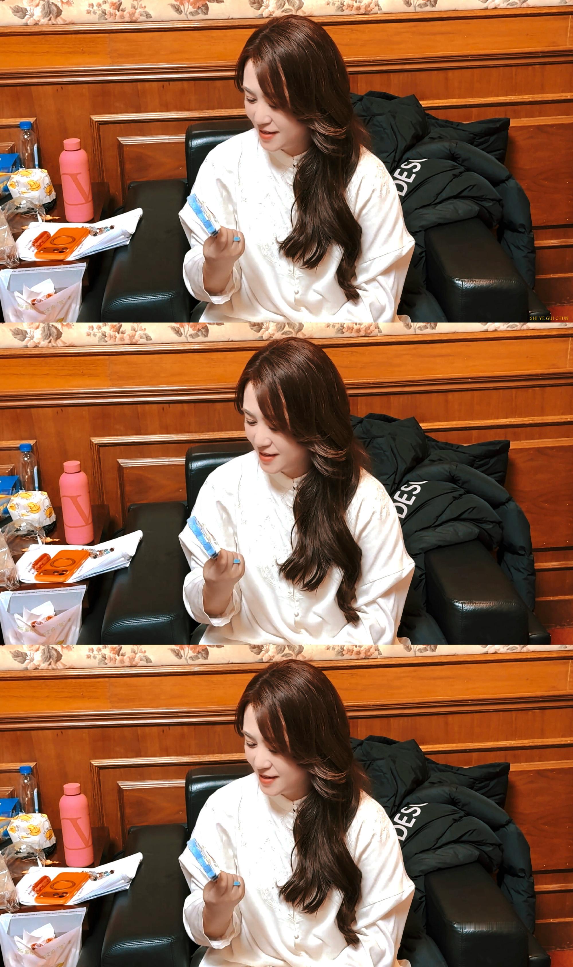 43岁马丽状态 马丽的43岁，像一杯陈年好酒，越品越有味道。不是没有皱纹，是有了