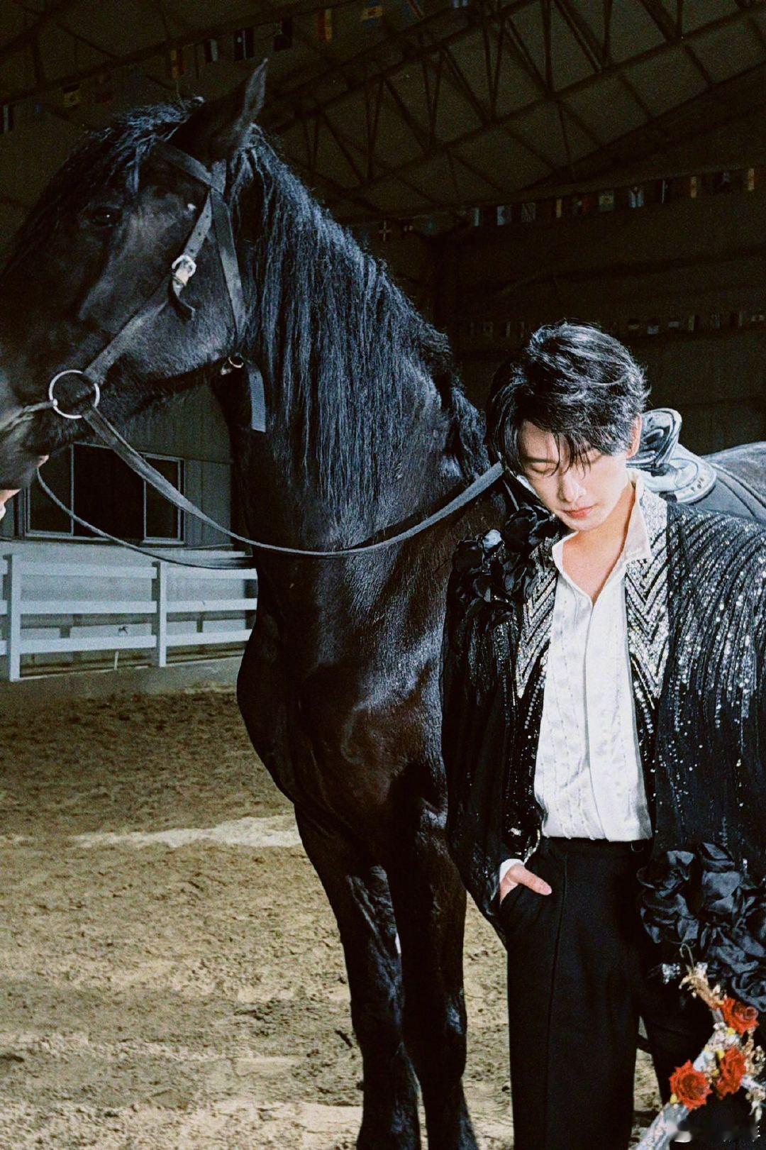 杨洋挪瓦全球品牌代言人 真的会被杨洋的颜值和气质反复心动！温润干净，松弛又高级，