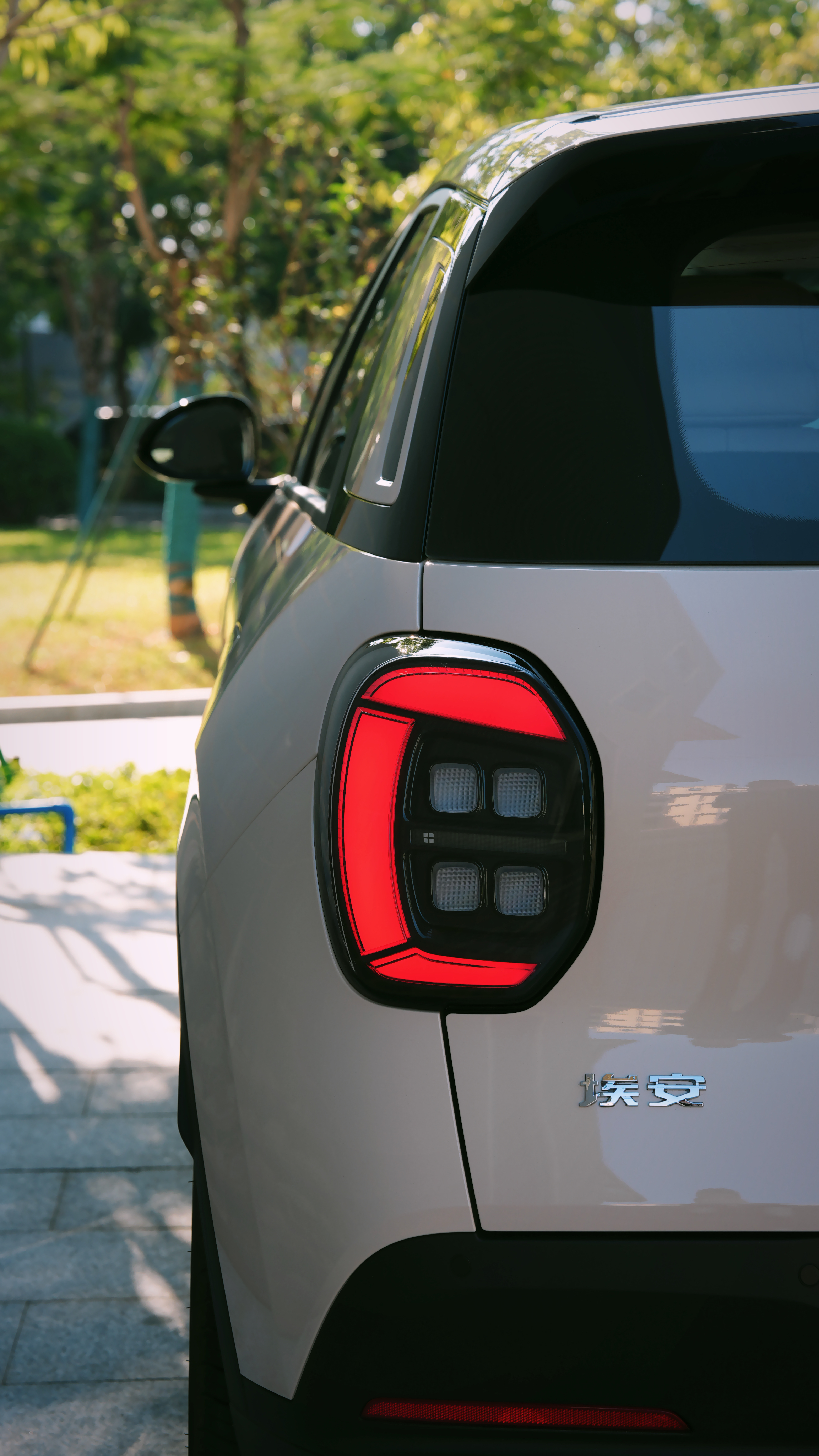 埃安UT小车，真心弄的精致，内外都是圆润的设计，内饰材料我很喜欢，没有以往埃安某