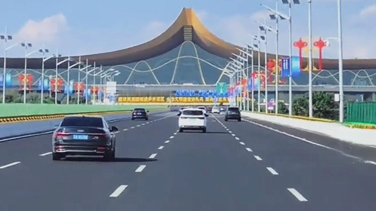 🔥昆明长水中转可以睡觉啦！露营风休息区+免费咖啡太香了。昆明长水机场“易畅转”