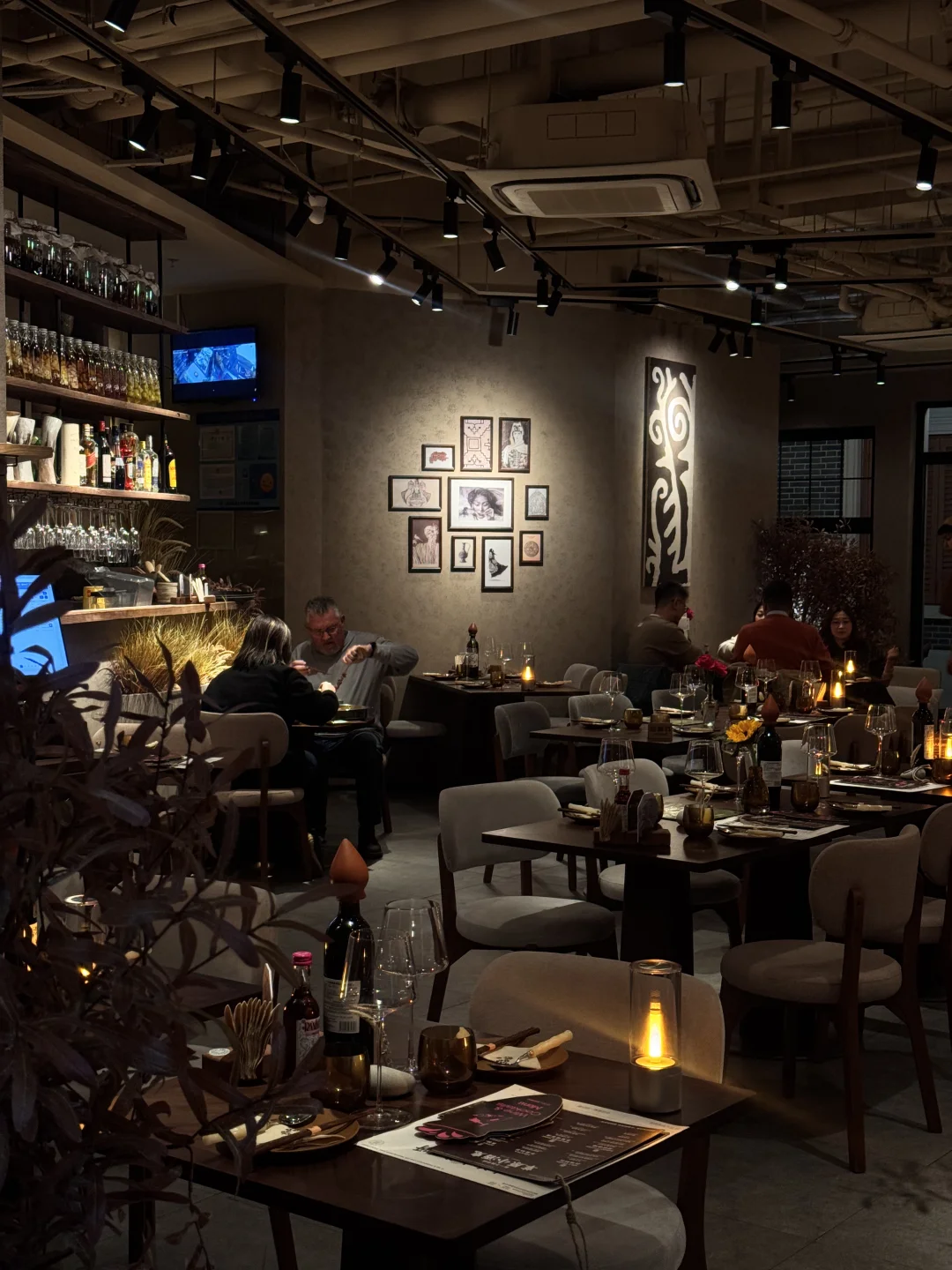 上海新开的！！新疆菜bistro美到窒息🥹……