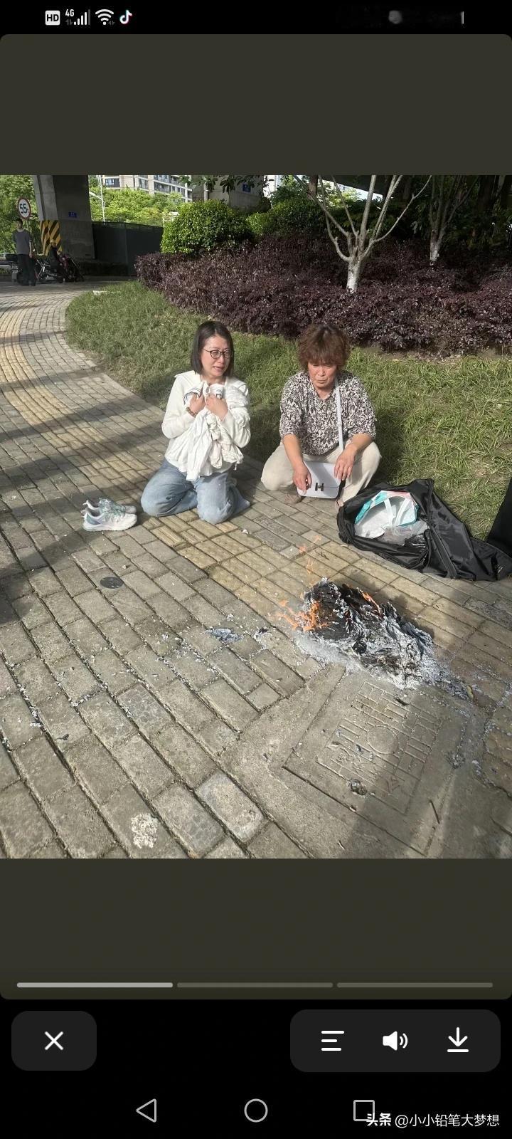 南通车祸优优妈妈去事发地接女儿回家了，但是这一次她发的文案风格已经完全不一样，按