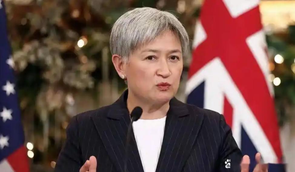澳大利亚外长黄英贤发表严正声明，
 
7月6日，针对中国海军核潜舰于中午，成功朝
