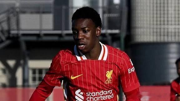 斯托克城官方宣布，在成功试训后正式签下来自利物浦U18的青年球员泰勒·马丁。他将